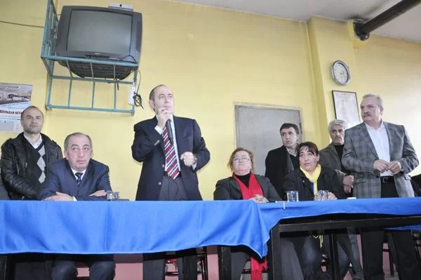 2B arazileri hakkında Yenimahalle'de halka seslenen CHP Milletvekili Akif Hamzaçebi: