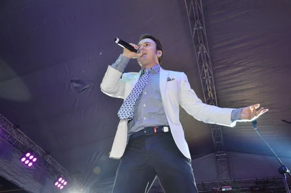 Onbinler, Mustafa Ceceli’nin verdiği konseri izlemek için Beykoz Çayırı'na koştu.