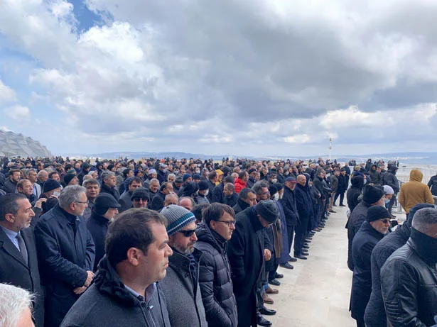 Beykoz Belediyesi eski Başkanı Yücel Çelikbilek sevenlerinin katıldığı cenaze töreninin