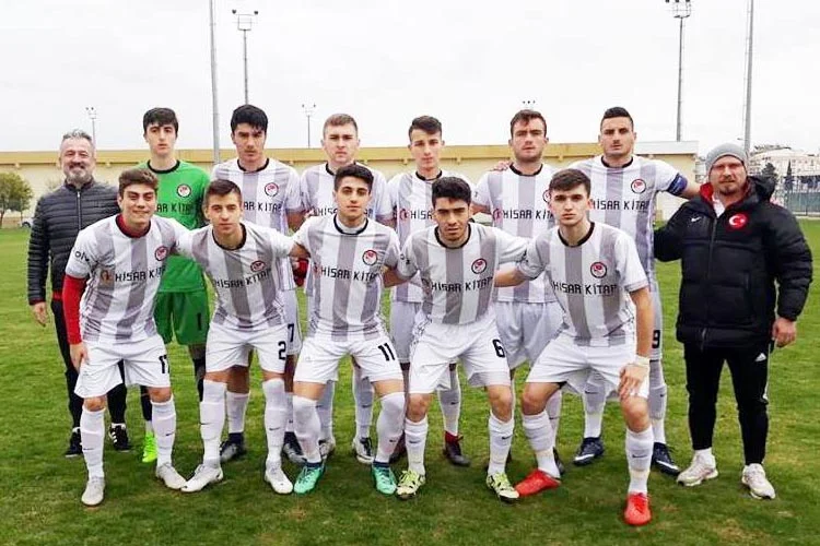 Beykoz'un Türkiye Liselerarası Futbol Şampiyonu unvanlı Okulu olan TFF Meral-Celal