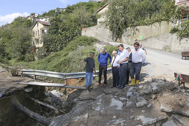 Sel baskını sonrasında Beykoz Belediye Başkanı Yücel Çelikbilek, mağdur vatandaşları