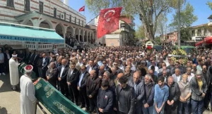 CHP Beykoz İlçe Başkanı Mahir Taştan'ın annesi Şüküve Taştan, Paşabahçe