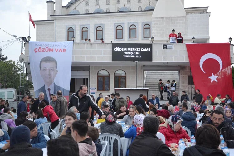 CHP Beykoz ilk iftar sofrasını Çiğdem'de kurdu 3 chp cigdem iftar