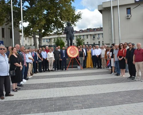 Gazi Mustafa Kemal Atatürk tarafından ülkenin kurucu partisi olan Cumhuriyet
