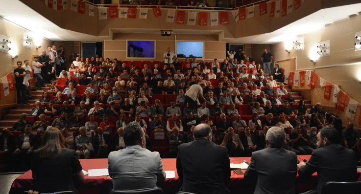 CHP Beykoz İlçe Başkanlığı, Anadoluhisarı'nda düzenlenen danışma toplantısıyla 2024 seçimlerinin