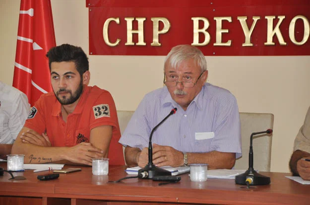 CHP Beykoz'un Seçim konulu örgüt toplantısında konuşan İlçe Başkanı Şevket