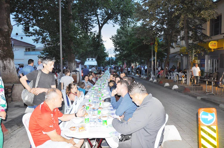 CHP Beykoz İlçe Örgütü, ramazan ayının ikinci yarısında başladığı iftar