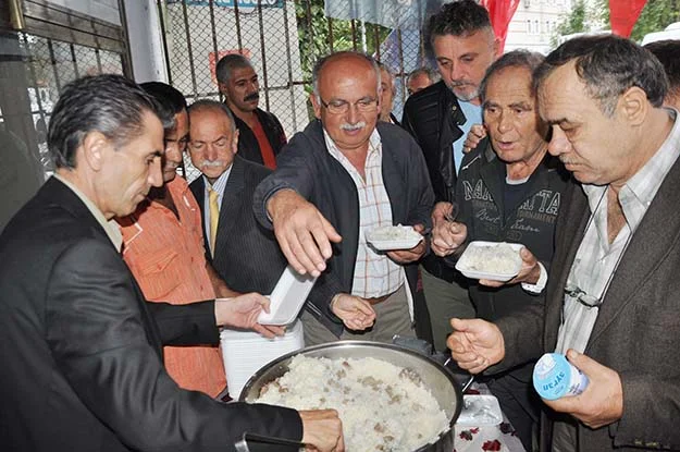 CHP Beykoz İlçe Teşkilatı, İncirköy İrtibat Bürosu milletvekillerinin katılımıyla açıldı.