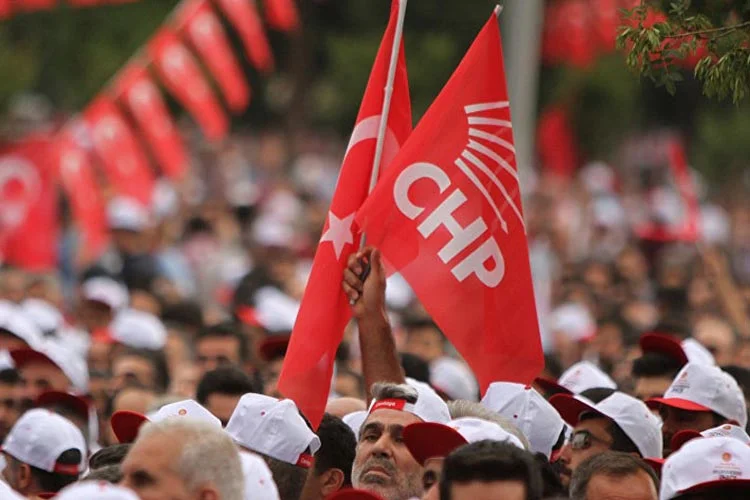 CHP kurultay onur üyesi Prof. Tolga Yarman, kurultayın durdurulması talebiyle