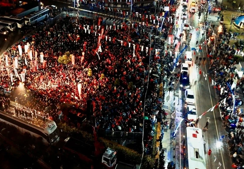 İmamoğlu, Beykoz'da yağmur altında vatandaşlara seslendi 3 chpbeykoz2 0MLJvCqbME