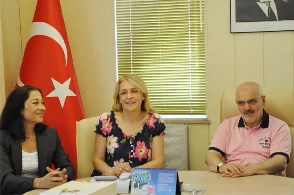 CHP Beykoz İlçe Başkanlığına atanan Nagihan Akan, Yönetim Kurulu üyeleri