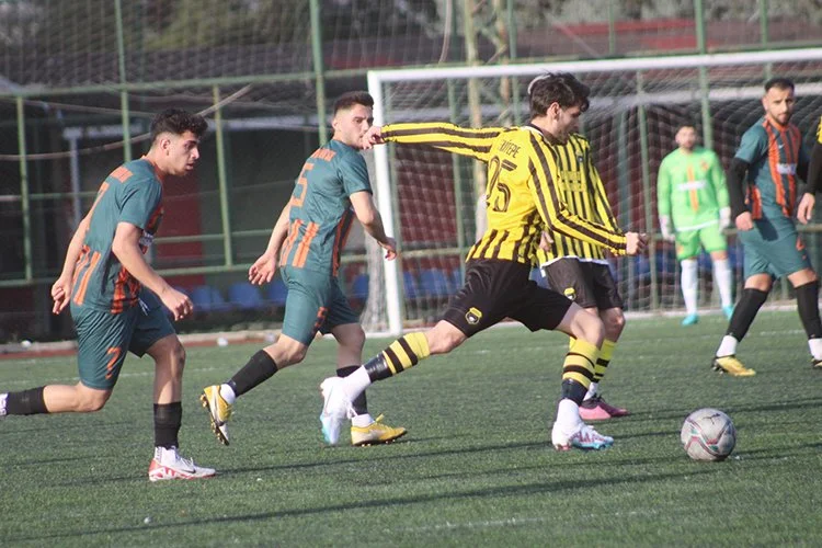 İstanbul SAL 13. Grubunda ilk iki iddiası olan iki takımın