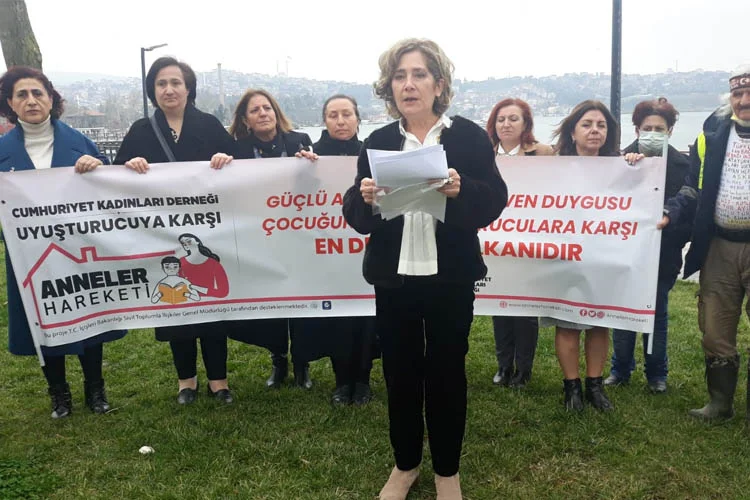 Cumhuriyet Kadınları Derneği, yurt genelinde başlattığı madde bağımlılığına karşı anneler