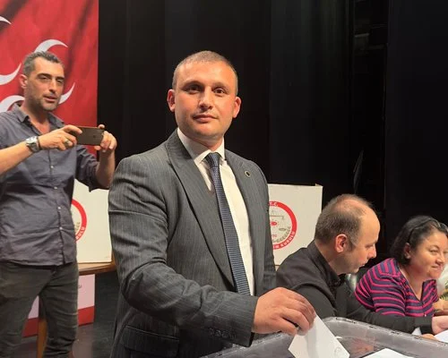 Ahmet Mithat Efendi Kültür Merkezi'nde olağan kongresini gerçekleştiren MHP Beykoz'da