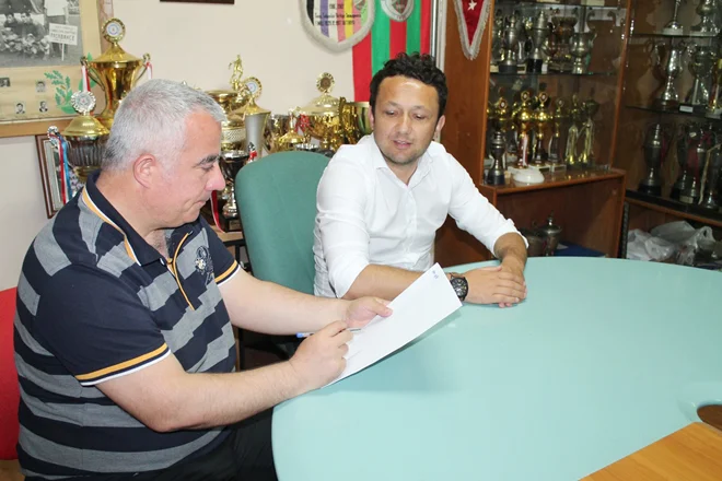 Olağan kongrede Paşabahçe Spor Kulübü Başkanlığı'na seçilen Coşkun Okur, kongreye