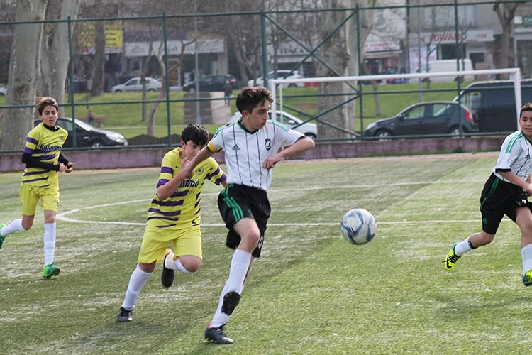 Beykoz İlçe Takımlarının ilk karşılaşmasının adresi Ortaçeşme Stadı olurken, Çubukluspor,