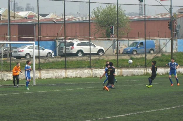 Çubuklu U13, üç puanla başladı 1 cub P1QVmZ6ChF