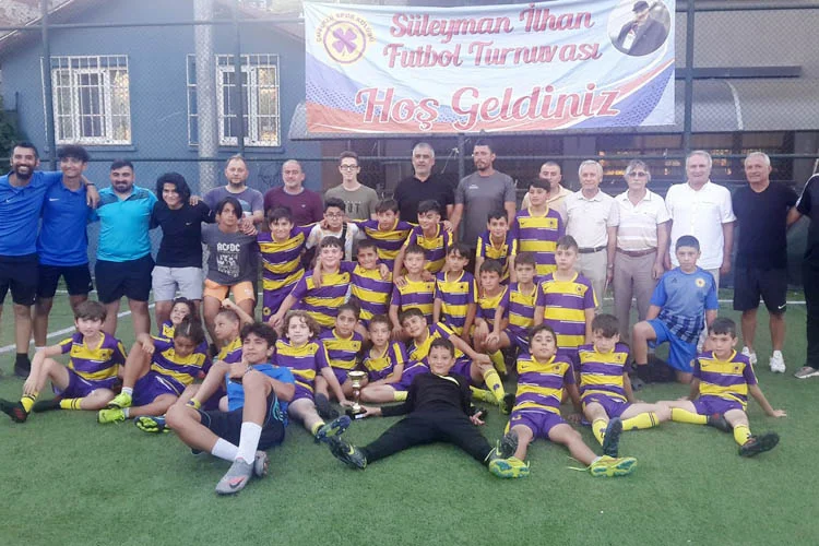 Çubuklu Spor Kulübü bir ahde vefa örneği sergileyerek efsane yöneticilerinden