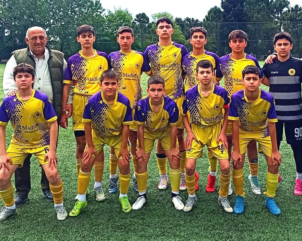 İstanbul Amatör Liglerinde başlayan bir kategoride U13 Yaş Grubu idi.