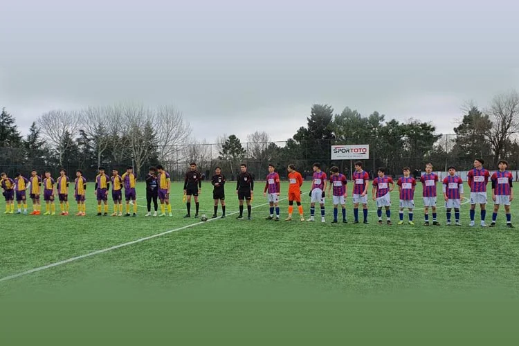 U16 Yaş Türkiye Şampiyonası İstanbul Etabı 3.Grubunda mücadele eden Çubukluspor,