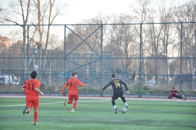 Çubukluspor, Ortaçeşme Stadı'nda ağırladığı Gazi Mahallesine 3-1 yenilerek haftayı puansız