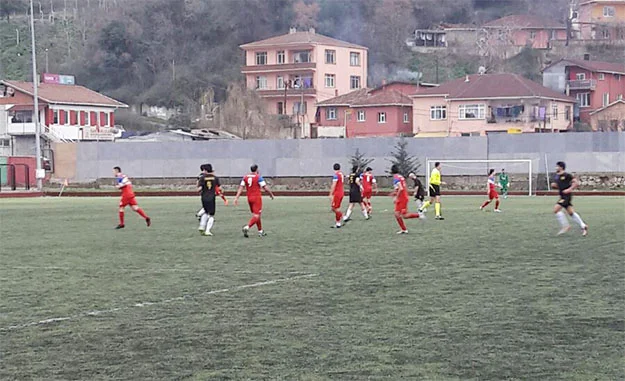 Çubukluspor, Paşabahçe Stadı'nda ağırladığı Merkezefendispor ile 2-2 berabere kalarak haftayı