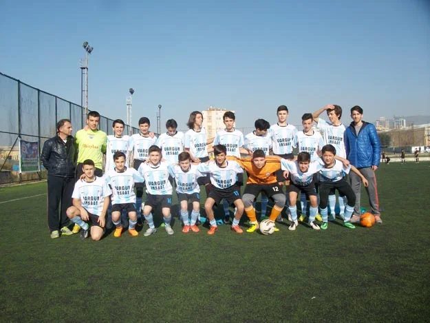 U-16 Ligi'nde mücadele eden bölge takımlarından Çubukluspor, Yeşilbağlar'ı farklı geçti.