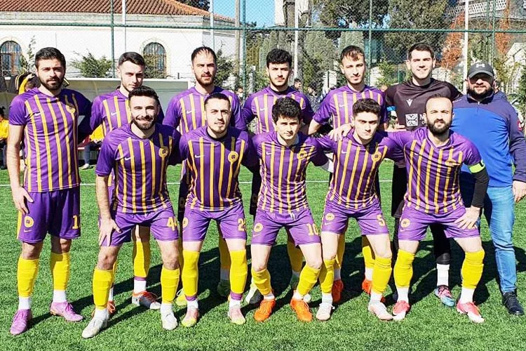İstanbul Süper Amatör Liginin Beykoz temsilcilerinden Çubukluspor, Kanlıca Stadında Grup