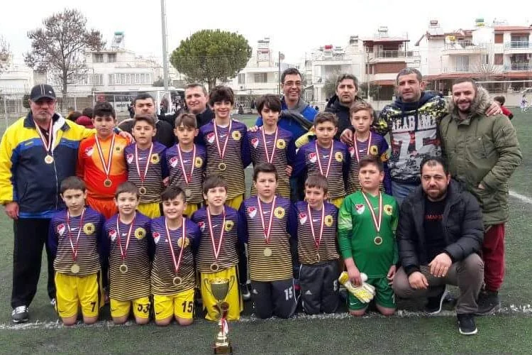 Çubukluspor kulübünün U-12 takımı Sömestr turnuvası için gittiği Kuşadası'ndan Gümüş