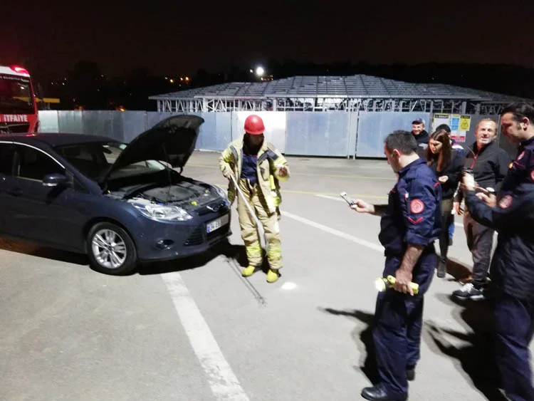 cubuklu istinye vapurunda yilan mesais aK vz bs0Q