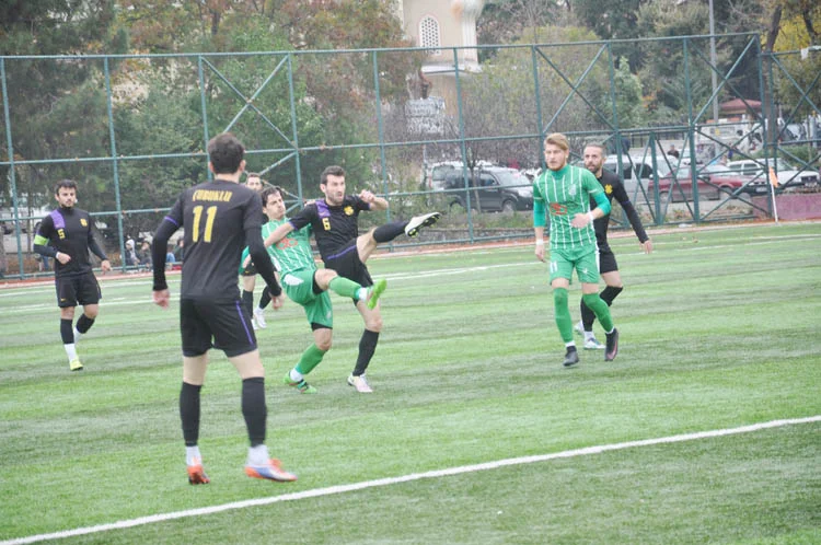 İstanbul Süper Amatör Lig 4.grup 8.hafta mücadelesinde Çubukluspor, Dudulluspor'u Ortaçeşme