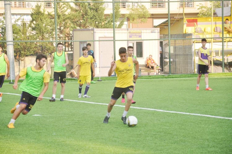 İstanbul Süper Amatör Lig ekiplerinden Çubukluspor'un U-17 takımı yeni sezon