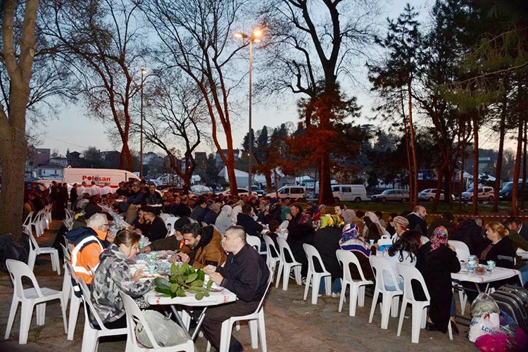 Cumhur İttifakı iftarı Beykoz pazarcılarıyla birlikte açtı 3 cumhur ittifak beykoz iftar 4 Q8E8bDBrYU