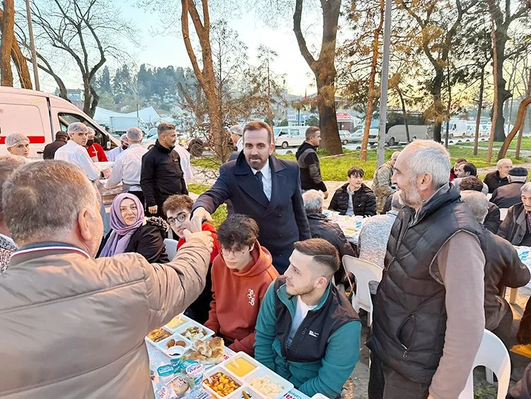 Cumhur İttifakı iftarı Beykoz pazarcılarıyla birlikte açtı 1 cumhur ittifak beykoz iftar 5 EKqTTPeGGY