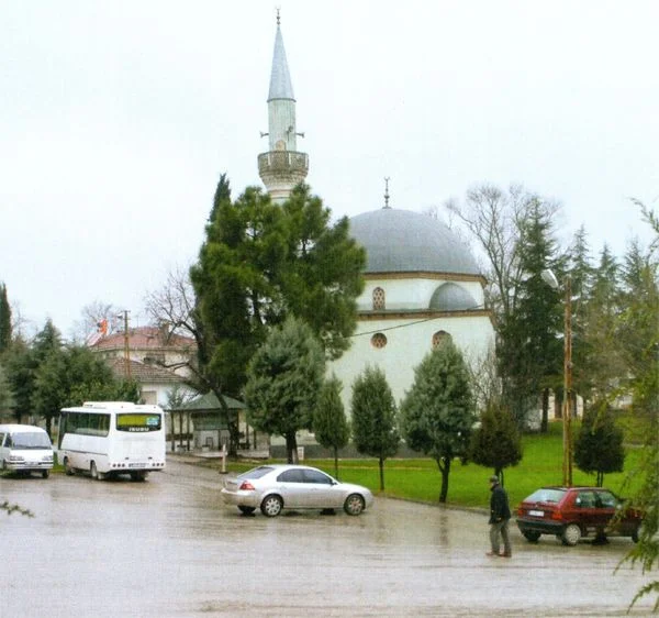 İstanbul’un Anadolu yakasında yer alan Cumhuriyet Köyü, kuzeyde, Öğümce, Bozhane