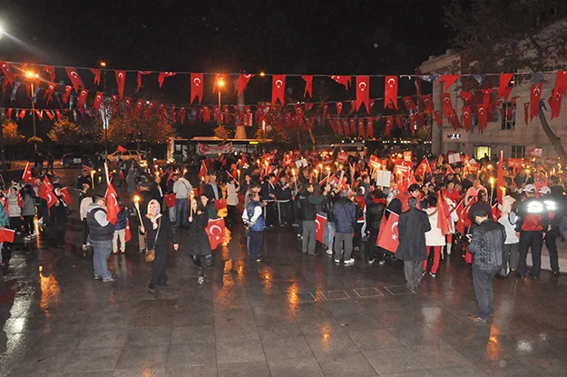 Beykoz Sivil İnisiyatifi tarafından düzenlenen "Cumhuriyet Hepimizin" yürüyüşü coşkulu bir