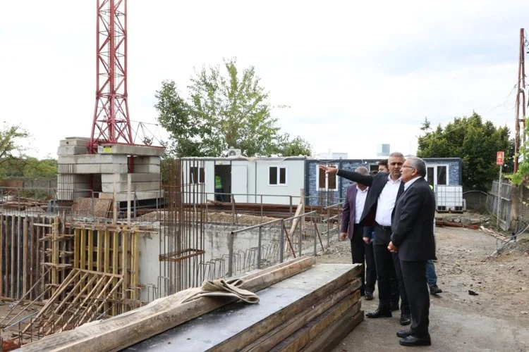 Beykoz Çavuşbaşı'nda inşa çalışmaları devam eden yarı olimpik yüzme havuzunda