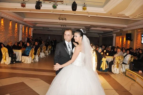 Beykoz Devlet Hastanesi personeli Yasemin Kuruderi, nişanlısı Önder Hasılcı ile