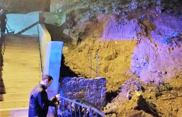 Yağmur Beykoz’u fena vurdu… Dereler taştı, toprak kaydı 2 de Esaf1BBm C