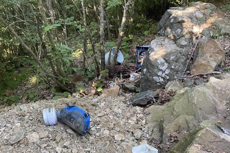 Beykoz Mahmut şevket Paşa Mahallesi'ndeki ormanlık alanda define ararken kullanılan