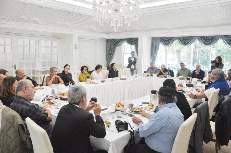 demirel beykoz yerel basiniyla bir araya geldi 2 QC8fCkEfMt