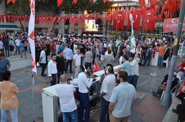 Yöre Dernek Birliği, radyolar ve AK Partili siyasilerin katıldığı demokrasi