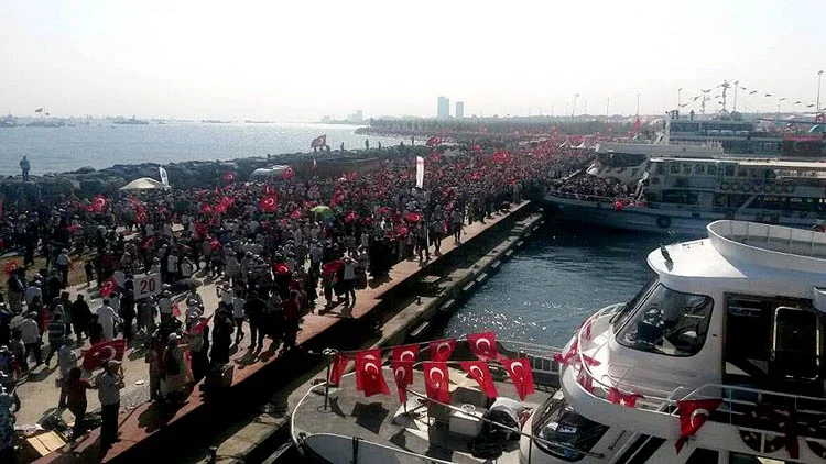 Türkiye Cumhuriyeti Cumhurbaşkanlığı tarafından düzenlenen 'Demokrasi ve Şehitler Mitingi'ne 10