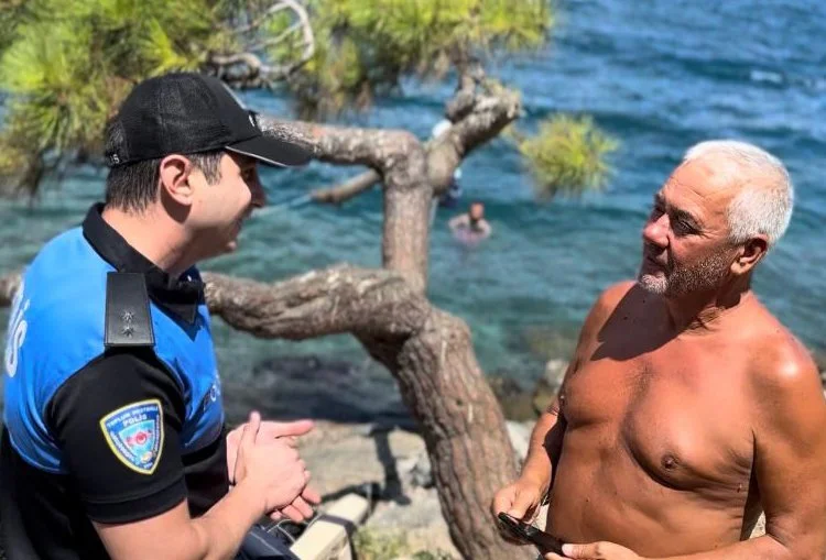 Beykoz Anadolu Kavağı'nda polis ekipleri vatandaşları boğulma olaylarına karşı dikkatli