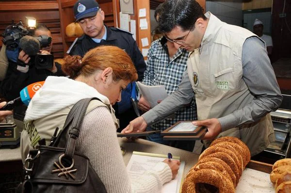 Beykoz’daki fırınlara erken saatlerde denetleme yapıldı. Başkan Yücel Çelikbilek’in de