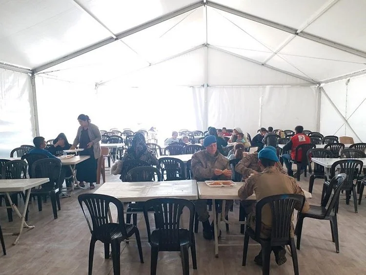 Beykoz Belediyesi 330 personeliyle deprem bölgesinde 1 deprem 4 fT8uWfsDQM