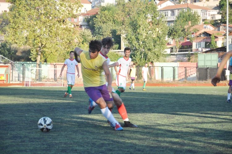 İstanbul U-17/1 Ligi'nde mücadele edecek Paşabahçespor ve Çubukluspor takımları hazırlık