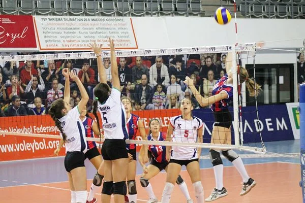 İstanbul Mahalli Voleybol Ligleri’nde Genç Kızlar kategorisinde Beykoz derbisi vardı…
