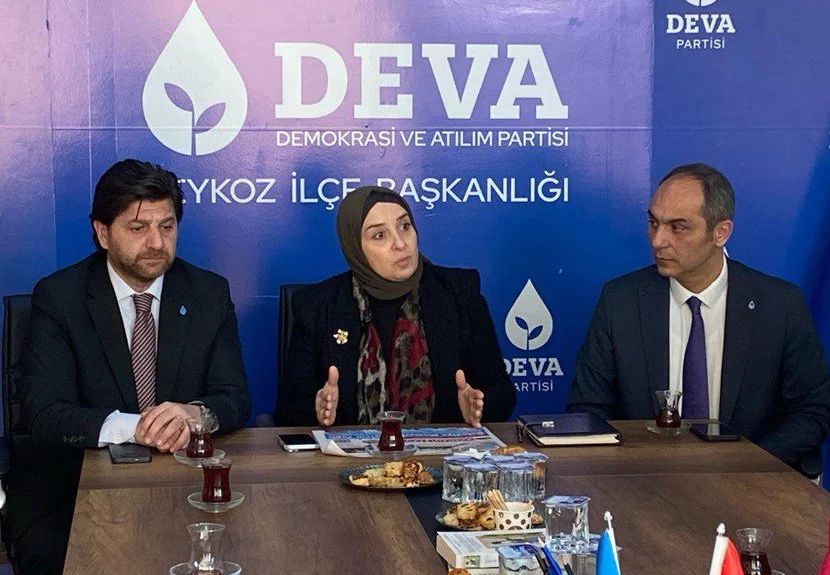 DEVA Partisi İstanbul Milletvekili Elif Esen, teşkilatıyla birlikte Beykoz sokaklarını