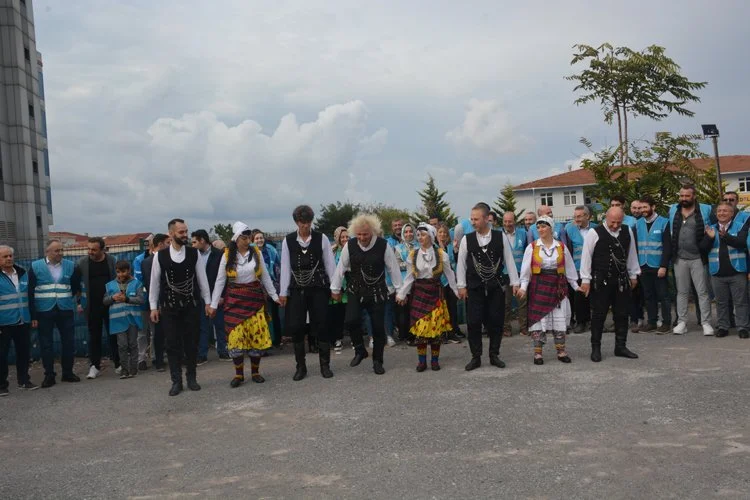 DEVA Partisi'nin kent genelinde başlattığı saha çalışması kapsamında parti yetkilileri